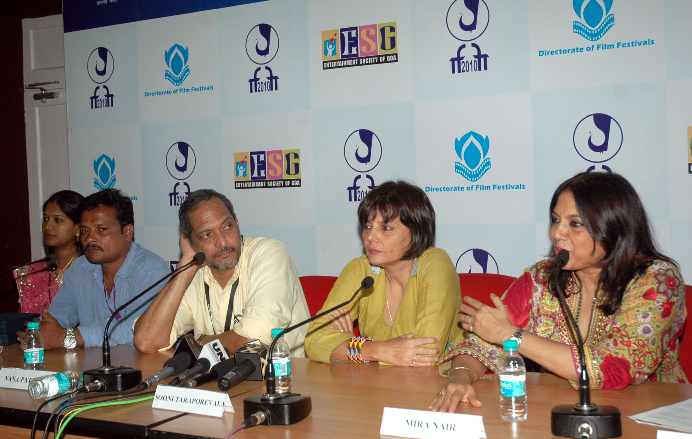 Nana Patekar with the Salaam Bombay! team at the International Film Festival of India in Goa, 30 November 2010.